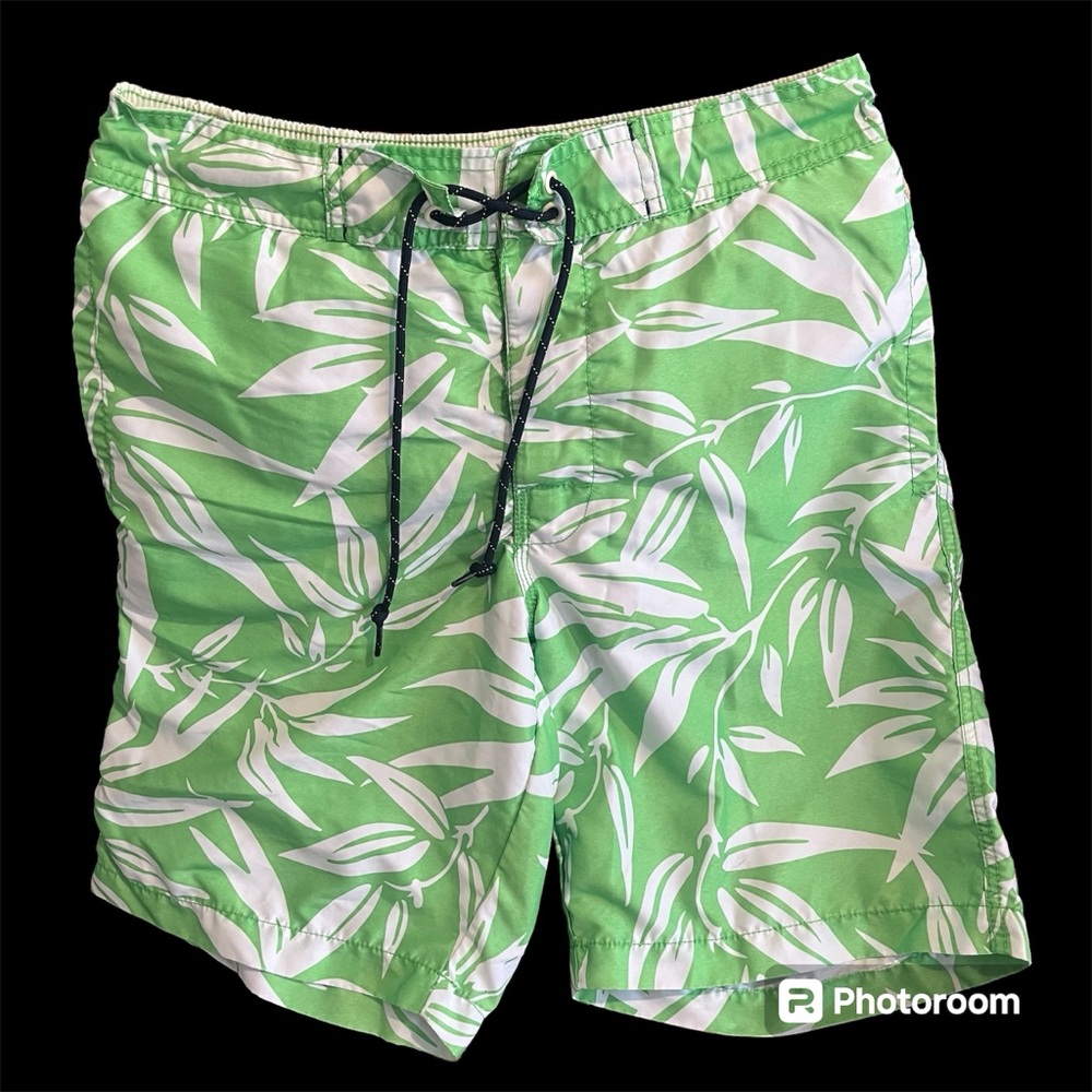 St. John's Bay Men's Swim Shorts. Size Med.